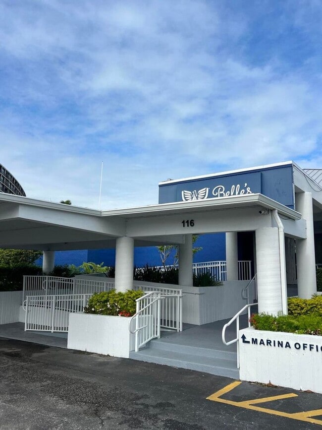 Building Photo - 132 Lakeshore Dr