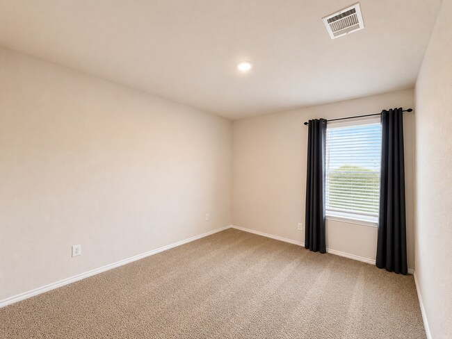 Building Photo - Beautiful 4-bedroom home in Riverstone at Westpointe featuring 2 spacious living areas, a downsta...