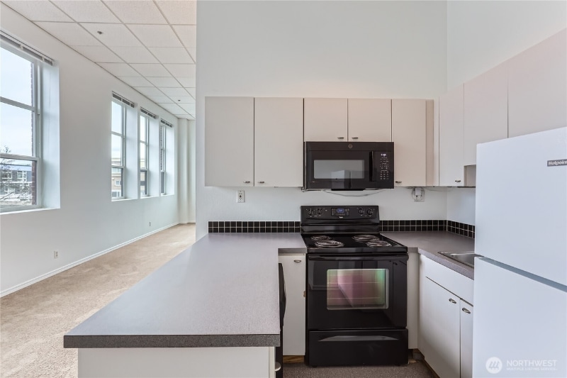 Building Photo - 417 E Pine St