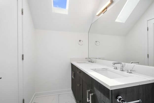 Building Photo - 1217 W Wellington Ave