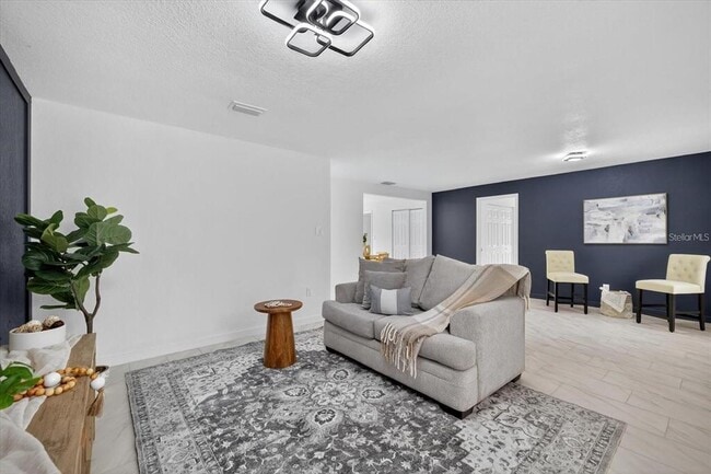 Building Photo - 8609 Fish Lake Rd