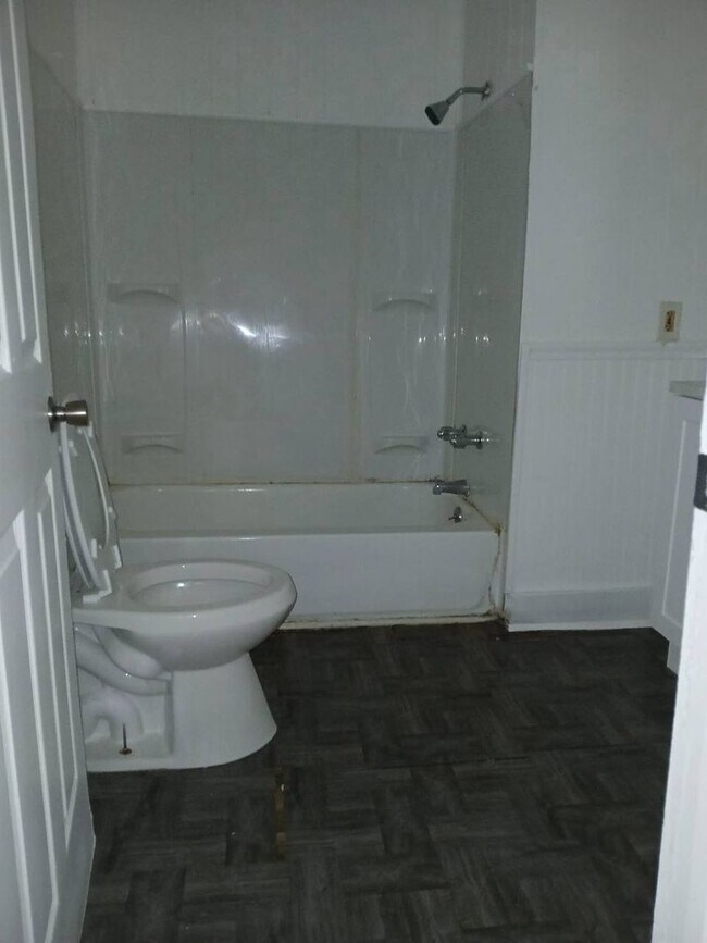 Building Photo - Spacious & Affordable Home In Lima!