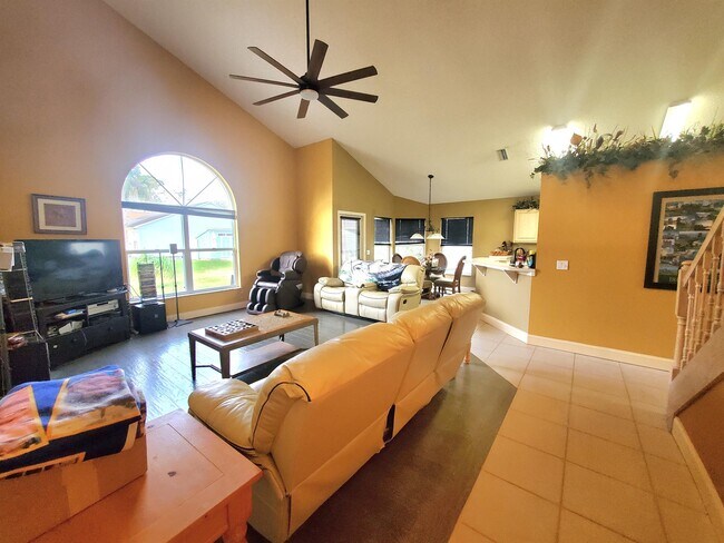 Building Photo - 1104 Plover Pl
