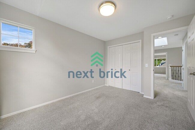 Building Photo - "Charming Sammamish Retreat: 3-Bedroom Home with 2.5 Baths & 1,710 Sq Ft of Comfort"