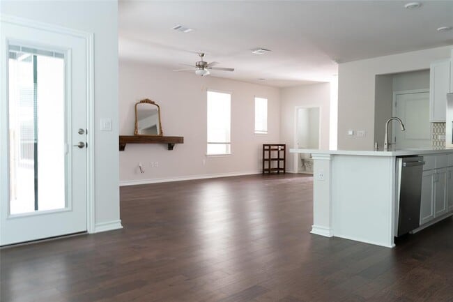Building Photo - 4910 Plum Peach Bend
