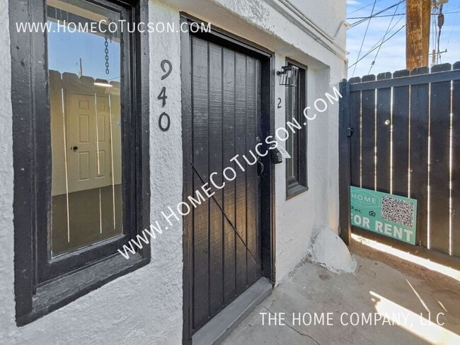 Building Photo - 940 E Florita St