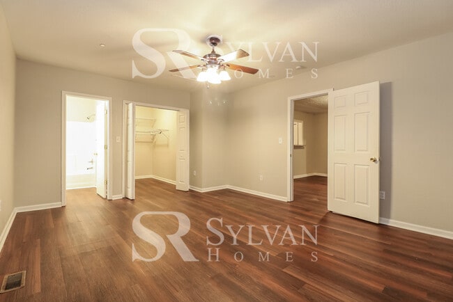 Building Photo - Where Charm Meets Comfort