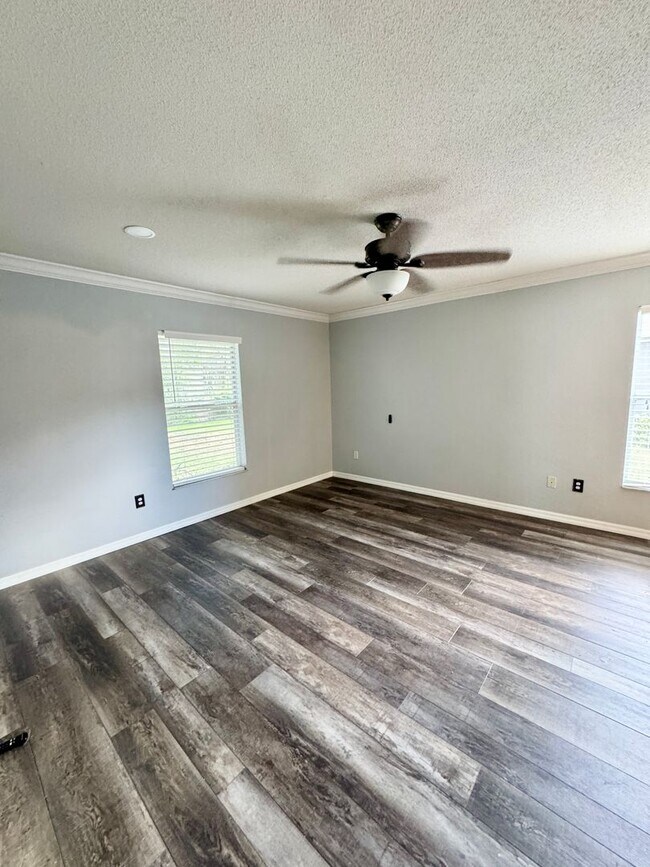 Building Photo - Spacious 3 Bedroom 2 Bath home, close to lake Minneola and Downtown Clermont