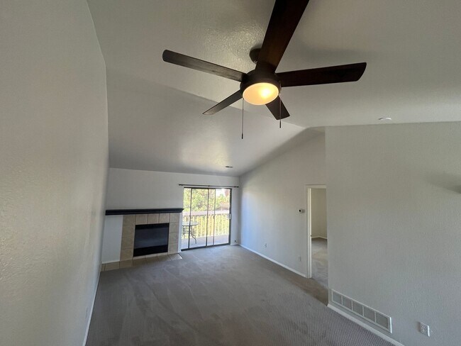 Building Photo - $500 OFF MOVE IN SPECIAL-  2BD/2BA with in unit washer/dryer