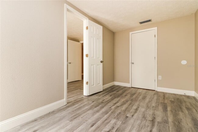 Building Photo - 2105 Sugarbush Dr