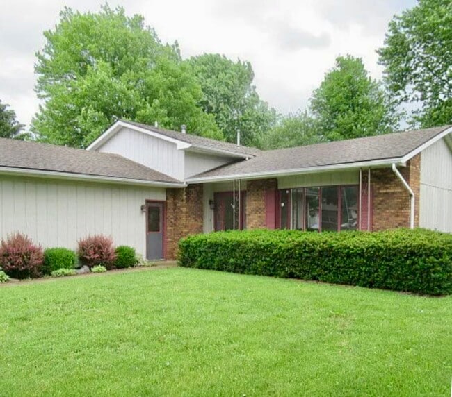 Building Photo - 1026 Illinois Dr