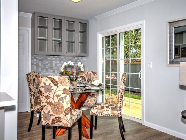 Building Photo - 1545 Walnut Grove Ave