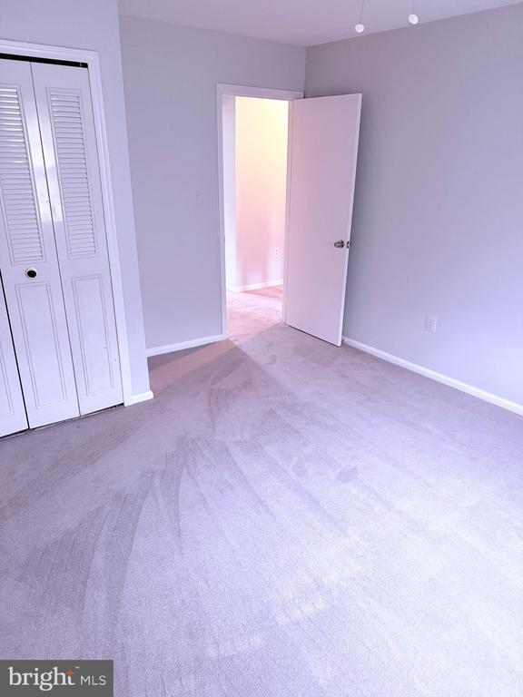 Building Photo - 8625 Point of Woods Dr