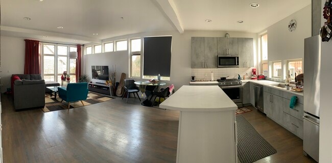 Building Photo - 829 19th Ave S