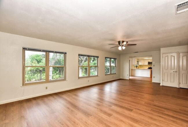 Building Photo - 498 Nut Tree Ct