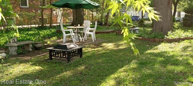 Building Photo - 400 Stratford Rd