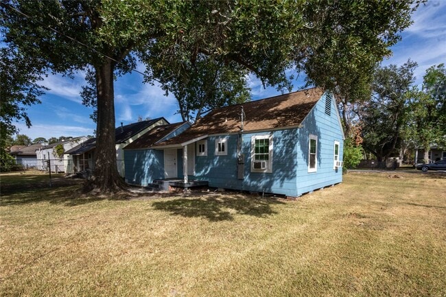 Building Photo - 2978 Goliad St