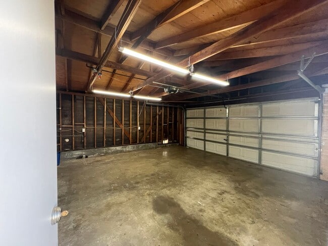 Building Photo - 1250 Bolton Dr