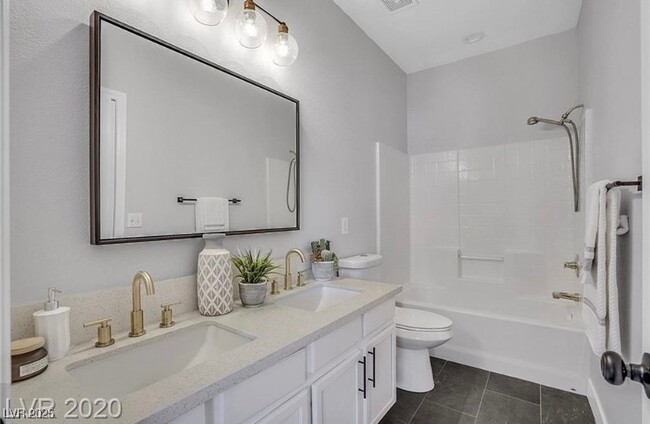 Building Photo - 254 Little Minah Ct