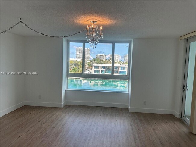 Building Photo - 9501 E Bay Harbor Dr