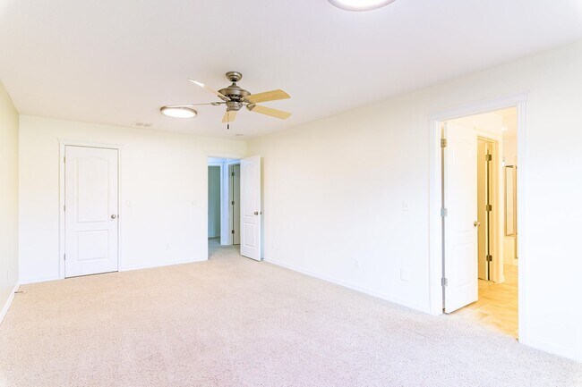 Building Photo - Private Oasis with Panoramic Mountain Views – 4 BR Plus Bonus Room / Office