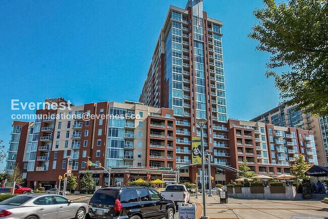 Building Photo - 1 Bed/2 Bath Condo with Garage / Pet-Friendly / Available Now!