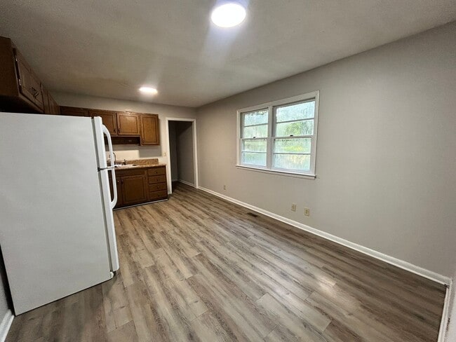 Building Photo - 745 Rustland Dr