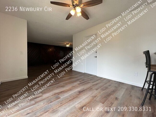 Building Photo - 2236 Newbury Cir