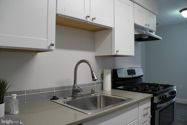 Building Photo - 3360 Woodburn Rd