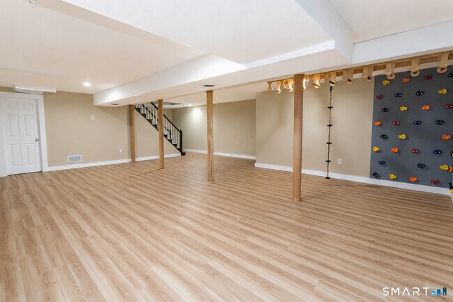 Building Photo - 50 Fox Den Rd