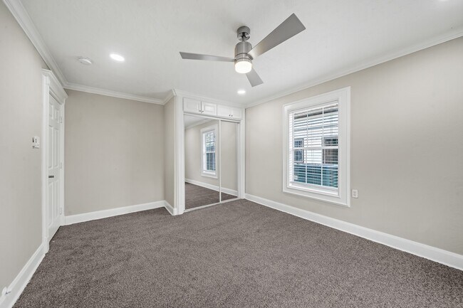 Building Photo - 7647 Greendowns St