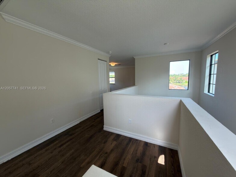 Building Photo - 455 SW 113th Ln