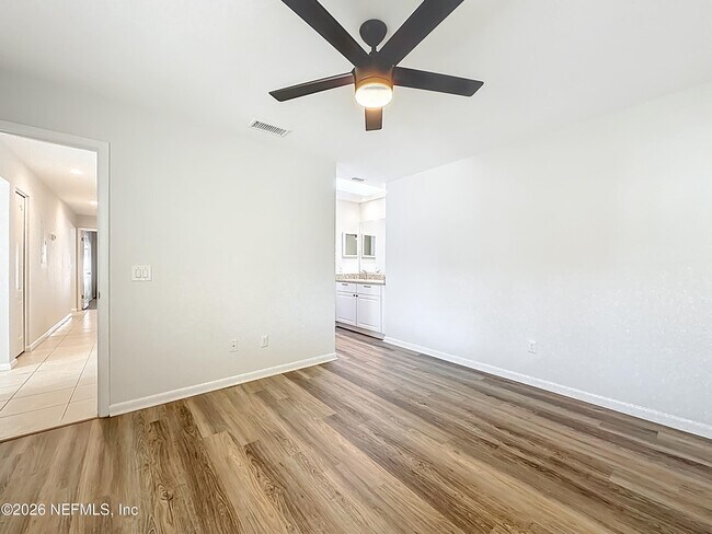 Building Photo - 141 La Pasada Cir W