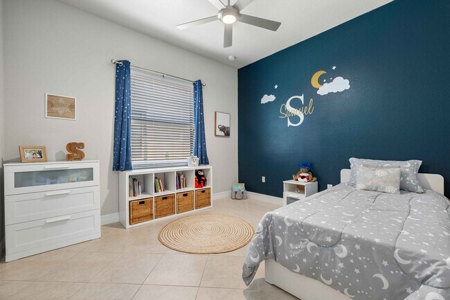 Building Photo - ** MARBELLA ISLES ** 4 BED / 3 BATH - SING...