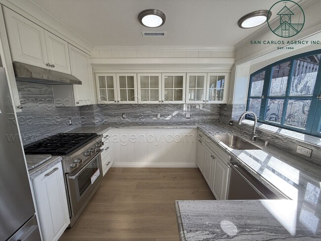 Building Photo - Incredibly Charming Two Bedroom Carmel Highlands Escape