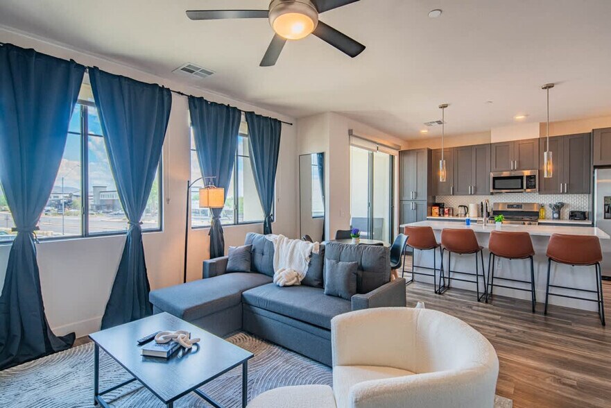 Primary Photo - 15501 N Dial Blvd