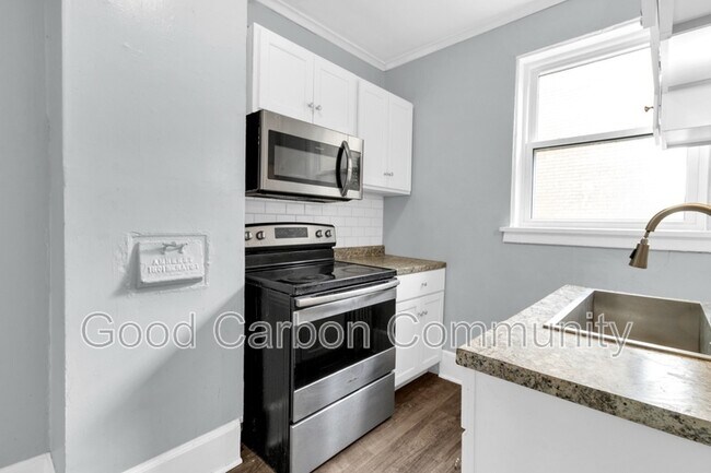 Building Photo - 2809 Main St