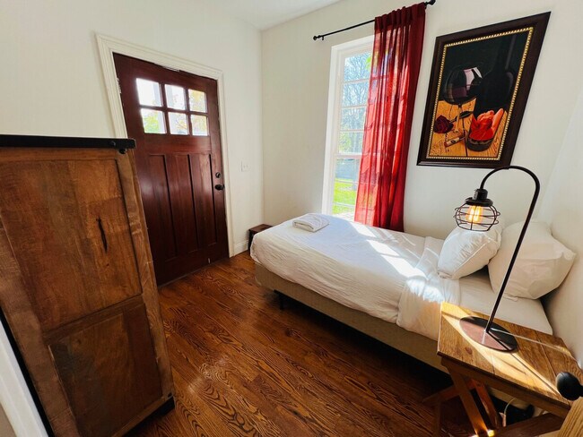 Building Photo - 3209 W Fairview Pl