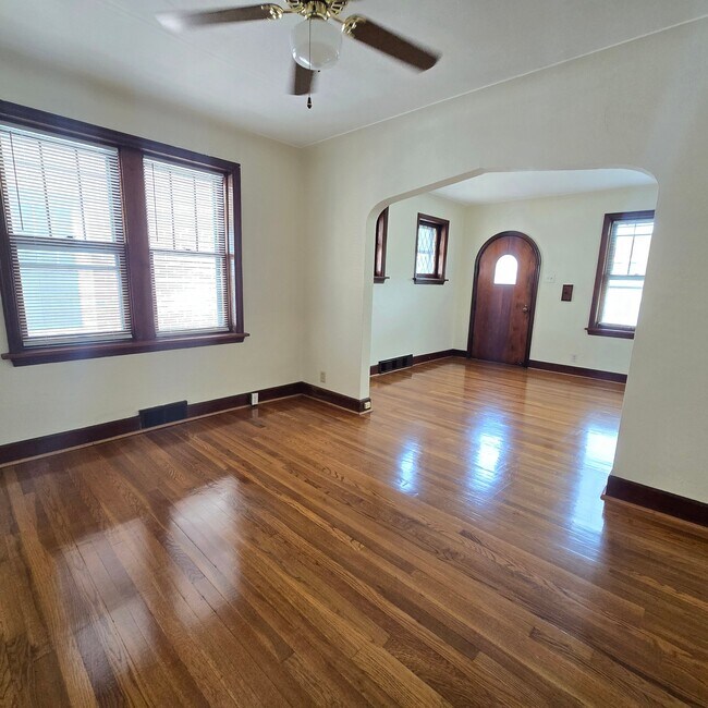 Building Photo - 3529 Lawn Ave