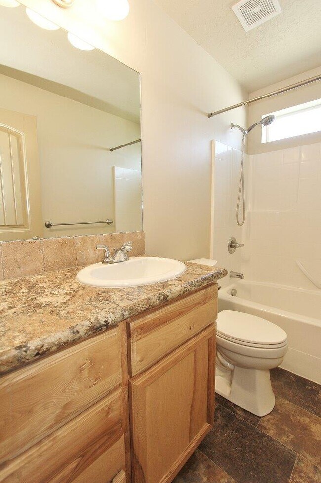 Building Photo - 1161 Kaetzel Way