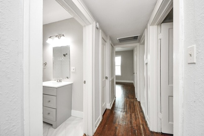 Building Photo - 2817 Truxillo St