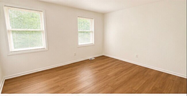 Building Photo - 451 Woodview Dr