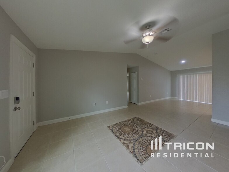 Building Photo - 817 Palermo Ct