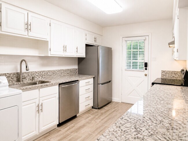 Building Photo - 12913 Trail Hollow Dr