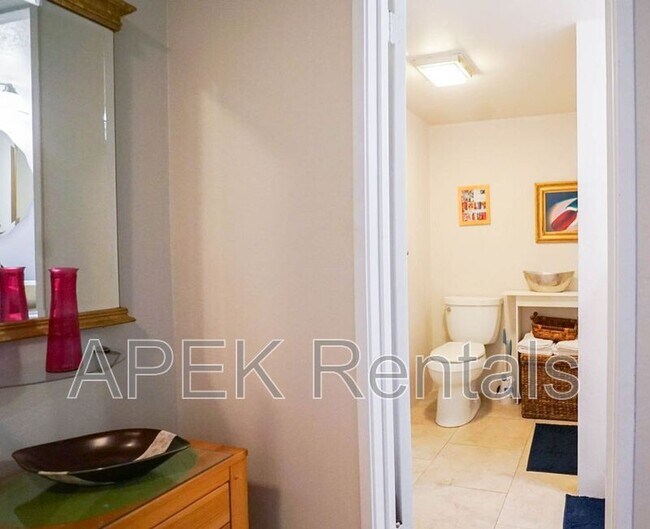 Building Photo - 5301 E Waverly Dr