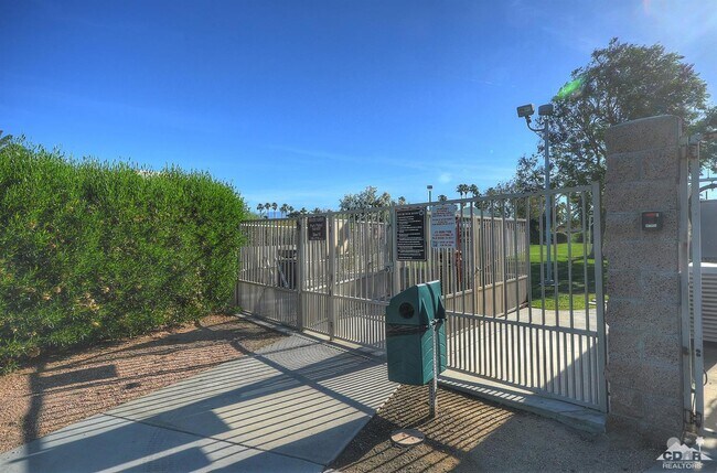 Building Photo - 77530 California Dr