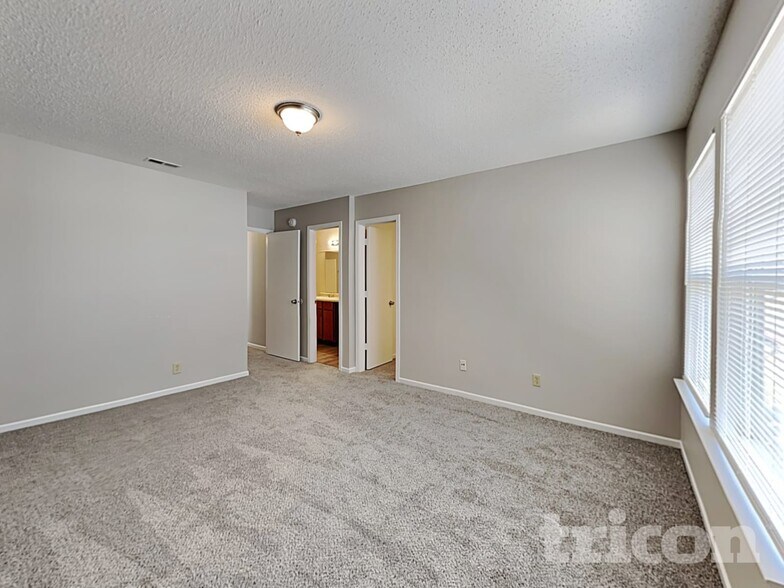 Building Photo - 631 Fern St