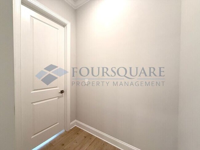 Building Photo - Elegant 4-Bed / 3.5-Bath Home with Main-Level Primary Suite, Quartz Kitchen & 3-Car Garage – In H...