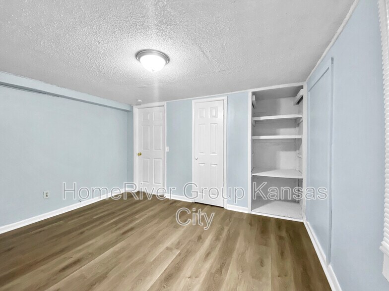 Building Photo - 1123 S Haden St