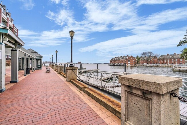 Building Photo - Historic Waterfront - Fitness Center - Concierge - Renovated Kitchen
